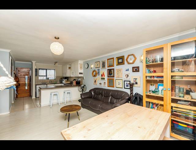2 BEDROOM FLAT FOR SALE IN PLUMSTEAD